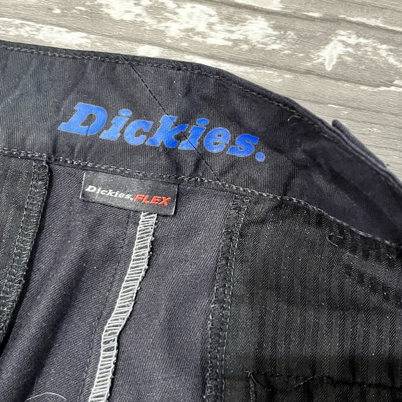Dickies Slim Fit Flex Cargo pants in black. Good used condition - Picture 3 of 5
